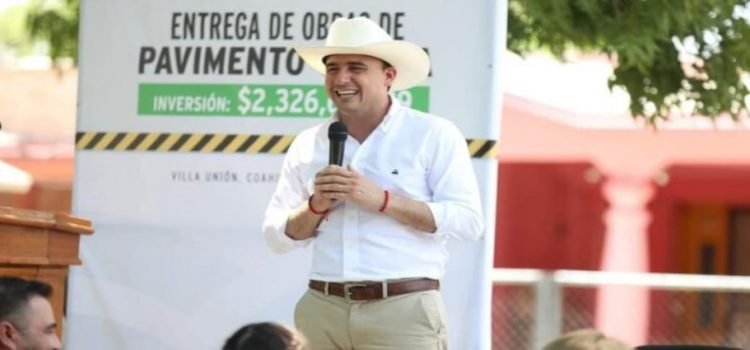 Manolo Jiménez entrega obras en interior del estado