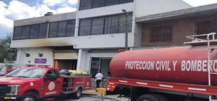 Incendio consume oficina del Instituto Electoral de Coahuila