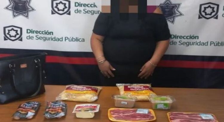 Intenta robar carne y salchichas para asar de tienda en Torreón