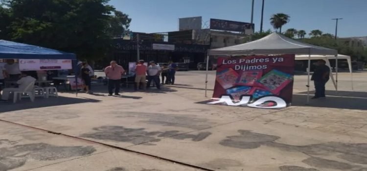 Juntan firmas para frenar distribución de libros de texto gratuitos en Coahuila