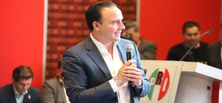 Manolo Jiménez presenta modelo Coahuila