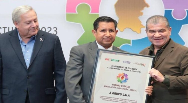 Gobernador de Coahuila entrega premio estatal a empresas por inclusión laboral