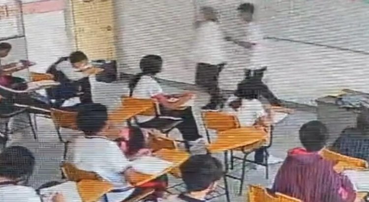Vinculan a proceso a alumno que atacó a maestra