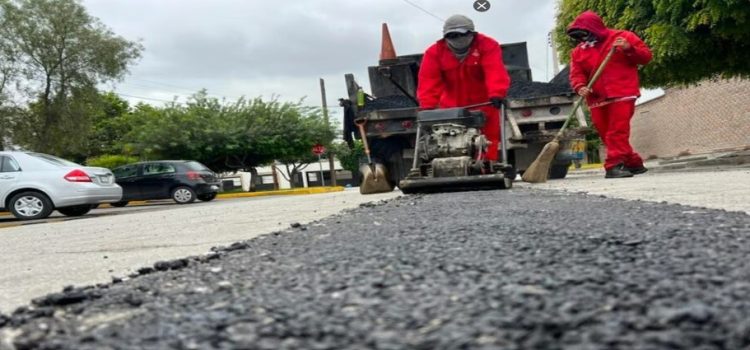 Avanzan trabajos de bacheo en Torreón