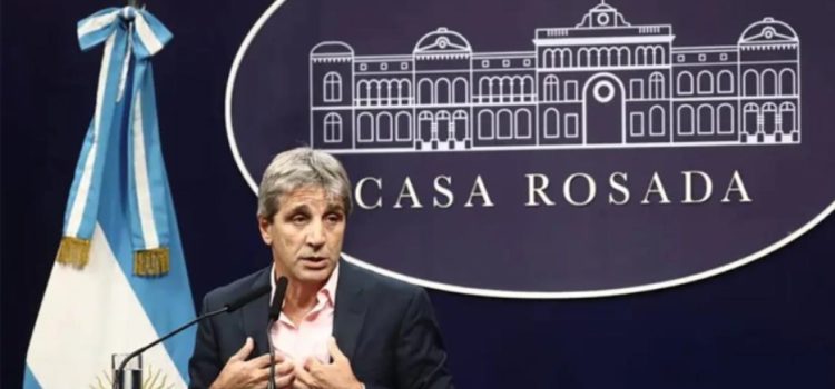 Logra Argentina su primer superávit fiscal en más de una década