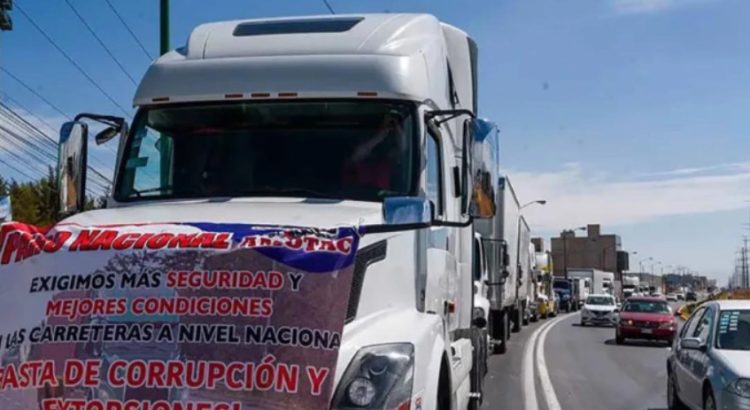 Amagan transportistas con nuevo paro nacional