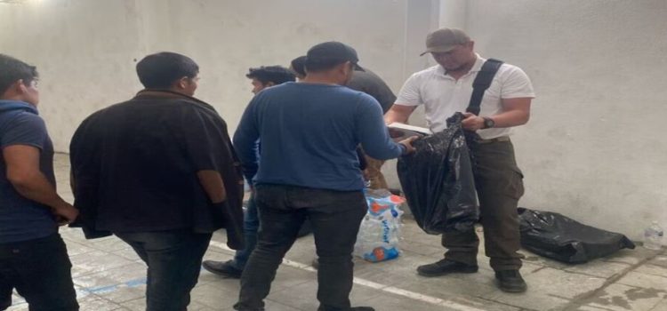 Son localizados 226 migrantes en la caja de un tractocamión en Coahuila