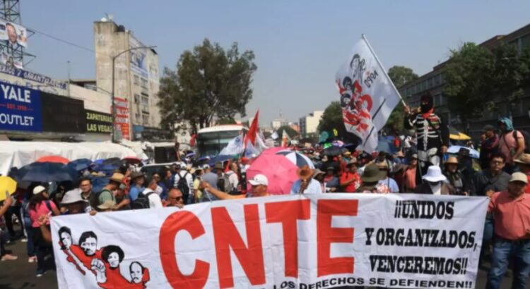 Maestros de la CNTE paralizan Ciudad de México: Exigen aumento salarial y justicia social