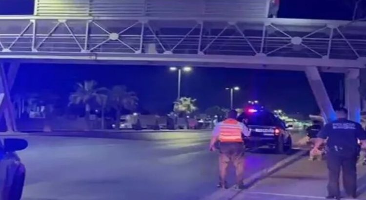 Convencen a hombre de no lanzarse de puente en Torreón