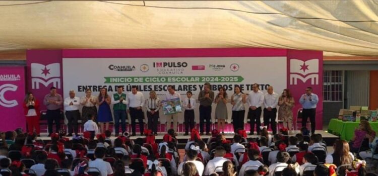 En este ciclo Escolar 2024-2025 en Coahuila el gobernador entregó paquetes con programa ‘Impulso Educativo’