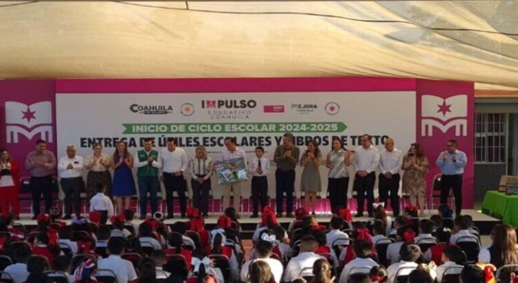 En este ciclo Escolar 2024-2025 en Coahuila el gobernador entregó paquetes con programa ‘Impulso Educativo’