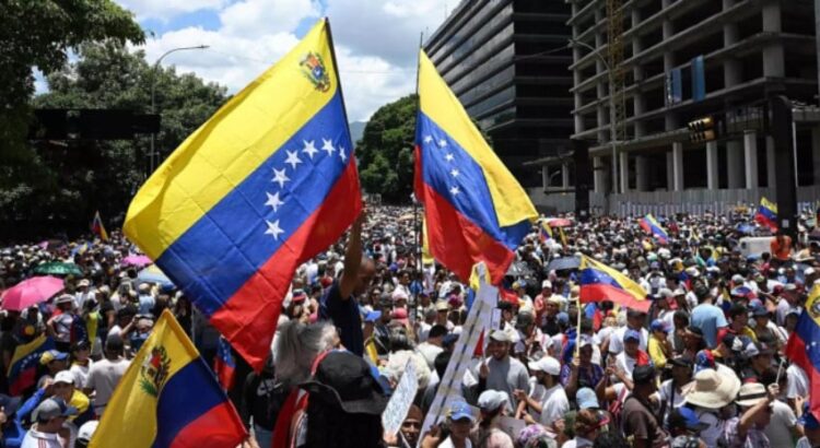 Oposición venezolana se moviliza masivamente en defensa de la verdad electoral