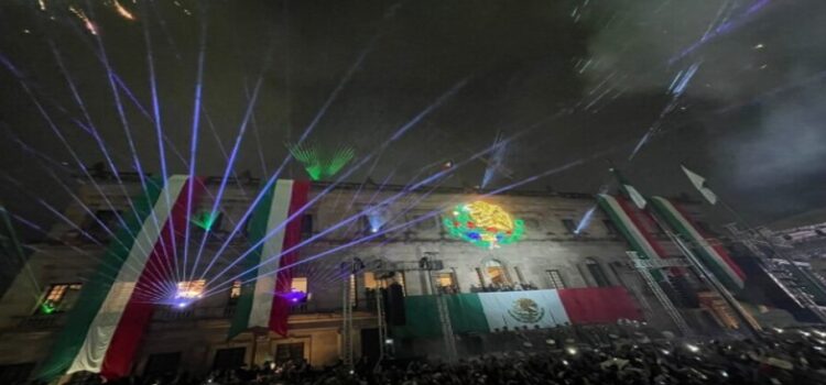 El gobernador Manolo Jiménez dio el Grito de Independencia desde Saltillo