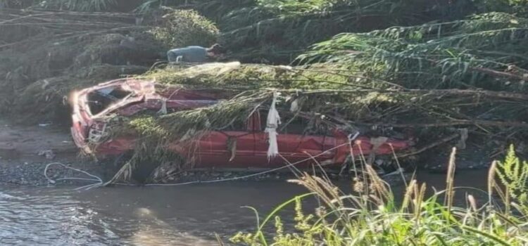 La corriente se llevó a tres hombres en Ramos Arizpe y continúan desaparecidos