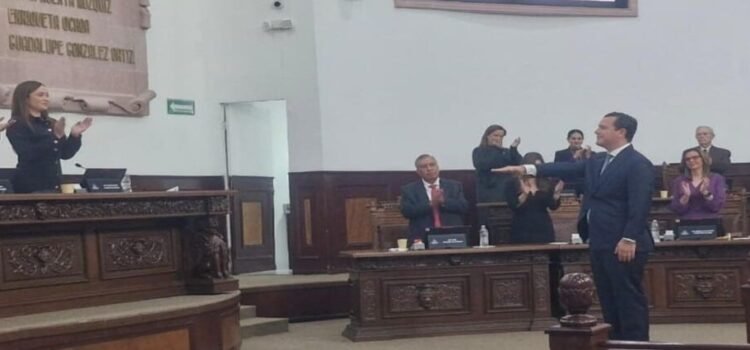 Como nuevo fiscal de Coahuila, Federico Fernández toma protesta