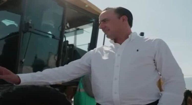 El gobernador mencionó que están construyendo grandes obras en todas las regiones