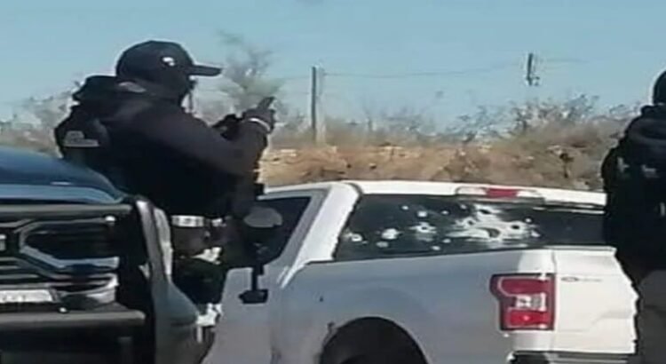 Los policías repelen a unos hombres armados que intentaron entrar a la fuerza a Coahuila