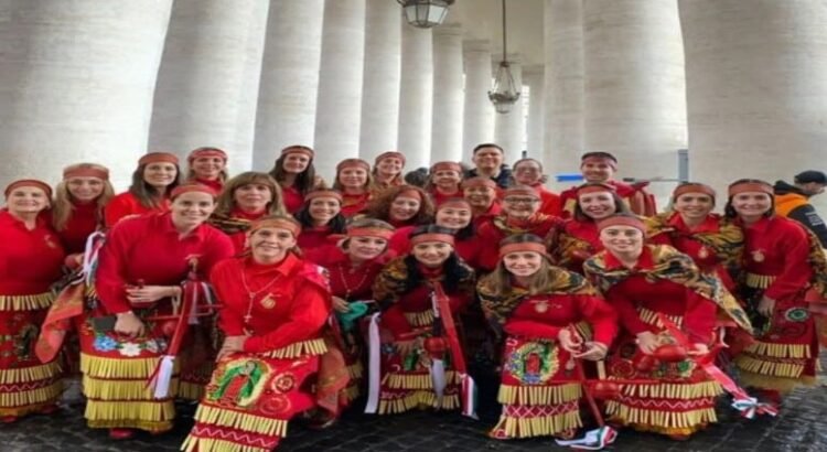 El gobernador de Coahuila visita el Vaticano, acompañado de los danzantes de La Laguna