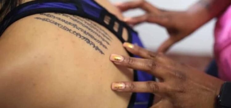 ¿Pagarías por que te rasquen la espalda?