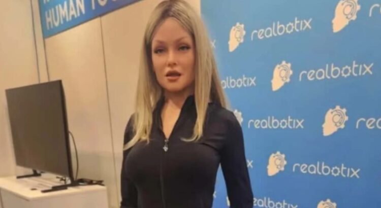 Aria, la robot que promete «compañerismo e intimidad» Aria, la robot que promete «compañerismo e intimidad»