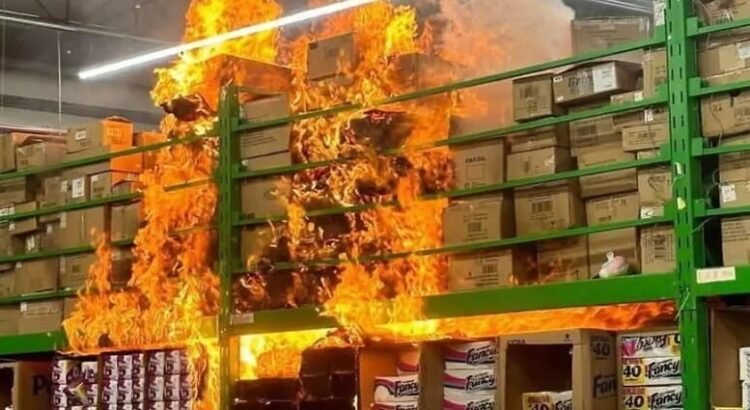 Un gran incendio consume una Bodega Aurrera en la Frontera de Coahuila