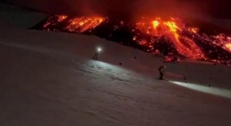 ¿Te atreverías a esquiar en un volcán activo?