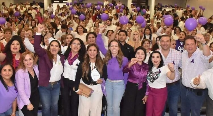 Las mujeres de Coahuila tenemos a un gran aliado al gobernador Manolo Jiménez Las mujeres de Coahuila tenemos a un gran aliado al gobernador Manolo Jiménez