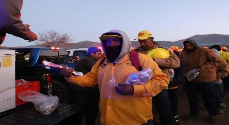 Aproximadamente 216 brigadistas combaten el incendio en El Tunal, Coahuila Aproximadamente 216 brigadistas combaten el incendio en El Tunal, Coahuila