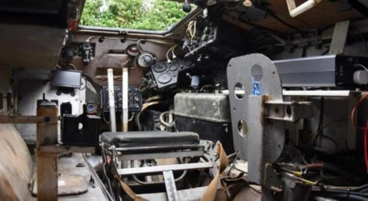 Convirtió un tanque de guerra en taxi Convirtió un tanque de guerra en taxi