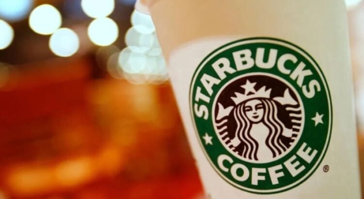 Repartidor se quema con un café y demanda a Starbucks por 50 mdd