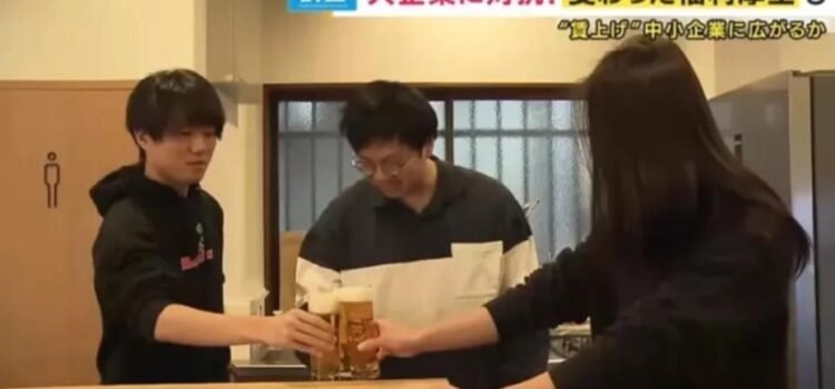 Empresa ofrece bebidas alcohólicas gratis y permisos por “cruda”a sus empleados