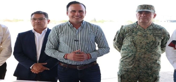 El gobernador del estado de Coahuila supervisa terreno para la nueva clínica en Saltillo