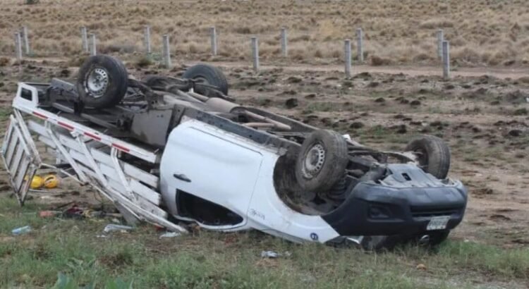 Una volcadura en Los Chorros deja a los ocupantes resultaron con heridas en sus brazos