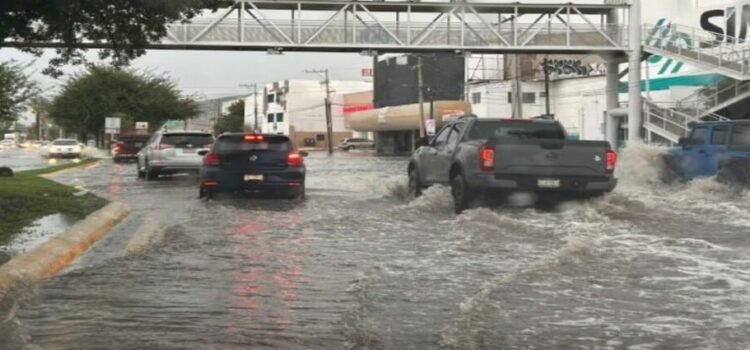 Las lluvias en Torreón, Coahuila dejan inundaciones en varias colonias y se alistan albergues