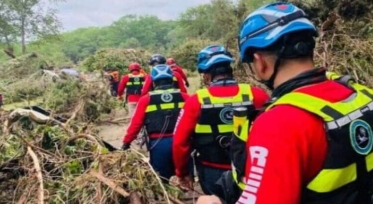 Los rescatistas coahuilenses recuperan cuerpo sin vida en las inundaciones de Texas