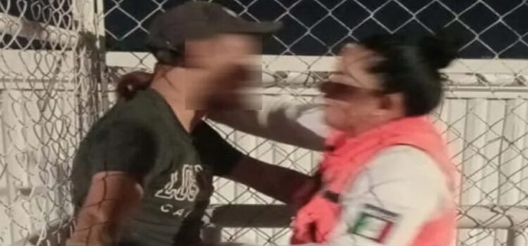 Un tránsito relata cómo lograron rescatar hombre que quería lanzarse de puente en Torreón
