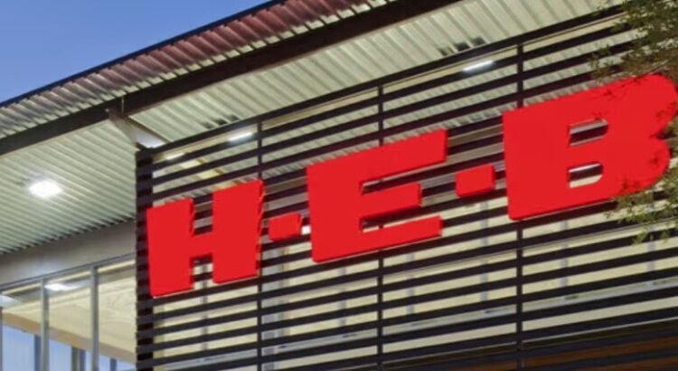 Unos sujetos al parecer envenenan a su compañero de trabajo en tienda HEB en Coahuila
