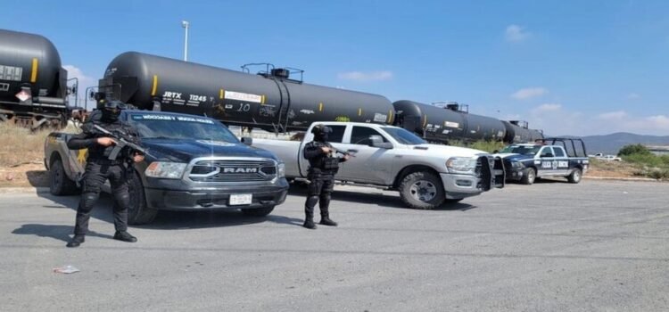 Los policías del estado de Coahuila decomisan 50 mil litros de combustible robado