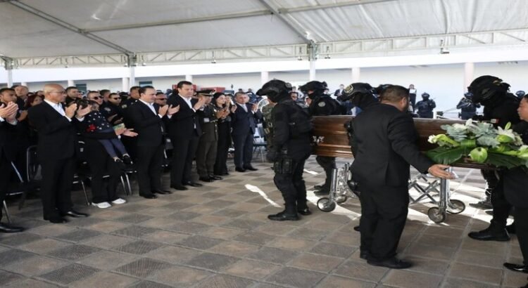 Le dan el último adiós a oficial de la PAR que murió tras enfrentamiento armado en Coahuila Le dan el último adiós a oficial de la PAR que murió tras enfrentamiento armado en Coahuila