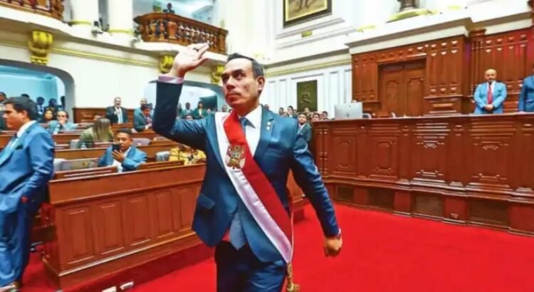 Entre protestas y señalamientos, José Jerí asumió la presidencia de Perú