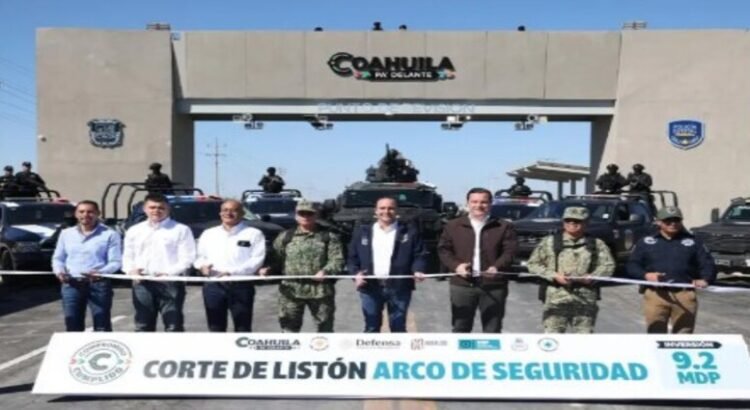 El estado de Coahuila se inauguran un arco carretero y cuartel estatal en Hidalgo