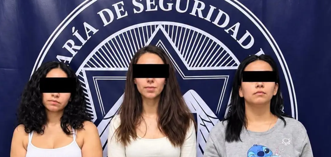 Arrestan a tres mujeres de Saltillo por atacar a policías en Nuevo León